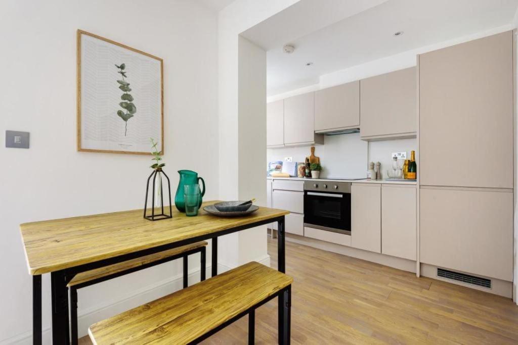 Amazing 3 Bed Interior Designed House With Garden - 114 The Hervey Лондон Екстериор снимка